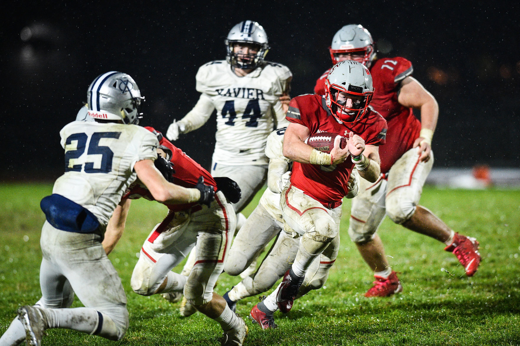 110119-qct-spt-ns-xavier-fball-040a.jpg